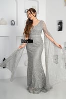 فستان سهرة مزين بالفصوص بأكمام كيب لون جراي