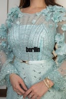 فستان سهرة ملكي بلون اخضر نعناعي بتطريز فاخر وورود...