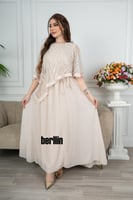 فستان سهرة طويل بحافة واسعة واكمام كيب لون بيج