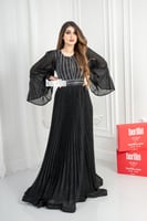 فستان بليسية بأكمام كيب مفتوحة مزين بالفصوص لون اس...