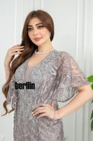 فستان سهرة رمادي موف مطرز بدانتيل خرزي وكاب فراشة...