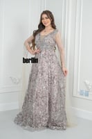 فستان سهرة نمط مرميد فخم مميز بتطريز وبأكمام كيب ت...