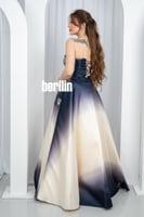 فستان سهرة الأومبري الكحلي والعاجي بتطريز أوراق لا...