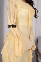 فستان ماكسي بتفاصيل كشكش وبكم حبال كلوش لون اصفر