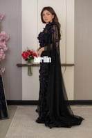 فستان سهرة "سحر الليلك" اسود ملكي بتطريزات الزهور...