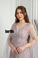 فستان سهرة لافندر مطرّز بتفاصيل فاخرة وأكمام شفافة...