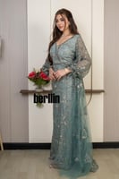 فستان سهرة اخضر ساجي مطرّز بتفاصيل فاخرة وأكمام شف...