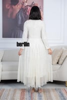 فستان ابيض كريمي بتطريز ترتر لامع تصميم أنيق بحزام...