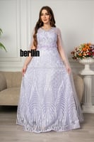 فستان سهرة طويل مطرز بفلاور ومميز بكم كيب على الكت...