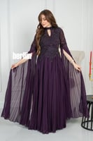 فستان سهرة خناقي مميز بالتطريز بأكمام كيب مزينه لو...