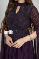 فستان سهرة خناقي مميز بالتطريز بأكمام كيب مزينه لو...