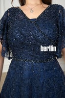 فستان سهرة طويل مطرز مزين بالفصوص لون كحلي