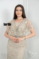 فستان سهرة بيج مزين بتطريزات ثلاثية الأبعاد بقصة أ...