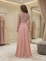 فستان طويل كورسيه وردي بأكمام الدانتيل