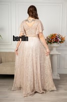 فستان سهرة طويل مطرز مزين بالفصوص لون ذهبي