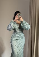 فستان سهرة أخضر سماوي مطرّز ثلاثي الأبعاد بتصميم ر...