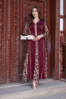 جلابية ملكي بتطريز ذهبي مزين بنقش نمري لون عودي