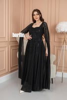 فستان سهرة لامع مزين بشك بأكمام كيب لون اسود