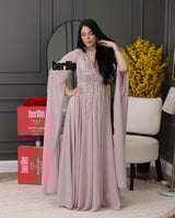 فستان سهرة مزين بشك بأكمام كيب لون لحمي