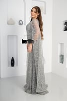 فستان سهرة مزين بالفصوص بأكمام كيب لون جراي