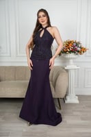 فستان سهرة بياقة هالتر خناقي لون موف غامق