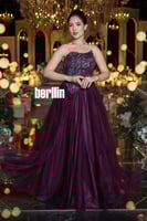 فستان سهرة طويل عنابي مطرز بالكريستال مع كورسيه أن...