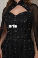 فستان سهرة أسود ملكي بتطريز كريستالي براق وأكمام ك...