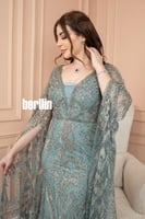 فستان سهرة حورية البحر مطرز بأكمام كيب تيفاني