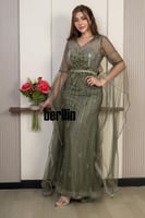 فستان سهرة أخضر زيتوني مطرّز بتفاصيل فاخرة وأكمام...