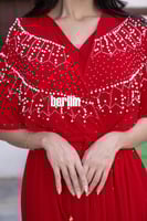 جمبسوت احمر مع عباءة بتطريز لؤلؤي فخم