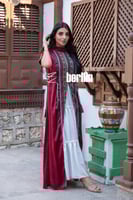 جلابية مزينة بنقشة السدو لون عودي