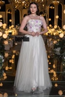 فستان سهرة كورسيه بتنورة تول مطرزة بالزهور الناعمة