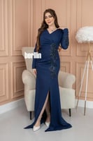 فستان سهرة مميز بالخرز ومطرز بالفصوص على الخصر وال...