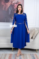 فستان أزرق بأكمام كيب مزينة بكريستال