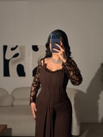 فستان "أوبرين" البني بتصميم المشد الملكي وأكمام ال...