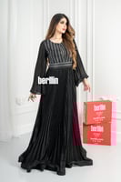 فستان بليسية بأكمام كيب مفتوحة مزين بالفصوص لون اس...