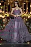 فستان سهرة موف مطرز بالكورسيه وتنورة تول بطبقات كش...