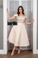 فستان ميدي مطرز بياقة مربعة لون بيج