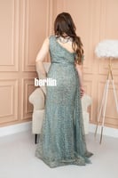 فستان سهرة طويل بكتف واحد تطريز فخم لون تيفاني