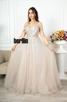 فستان سهرة طويل اوف وايت مميز بتطريز فخم لون بيج