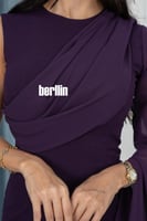 فستان طويل بتصميم ملتوي وبأكمام كيب لون موف