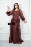 فستان سهرة برغندي بتصميم ملكي تطريزات براقة أكمام...