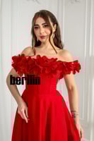 فستان توب ميد ناعم بتصميم ورود لون احمر