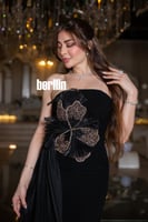 فستان سهرة أوركيد الليل مميز بتطريز وبهالة سوداء ل...