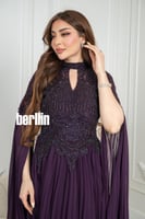 فستان سهرة خناقي مميز بالتطريز بأكمام كيب مزينه لو...