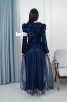 فستان سهرة طويل ترتر مميز بقصة كلوش تل لون كحلي