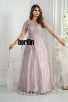 فستان سهرة وردي فاتح مطرز بالكامل مع كاب تول شفاف...