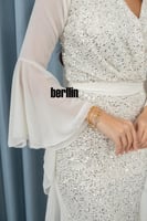 فستان سهرة ترتر بأكمام طويلة واسعة لون ابيض