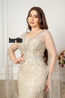 فستان سهرة ماكسي ضيق مطرز بأكمام كيب بيج