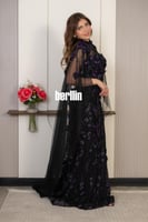 فستان سهرة "سحر الليلك" اسود ملكي بتطريزات الزهور...